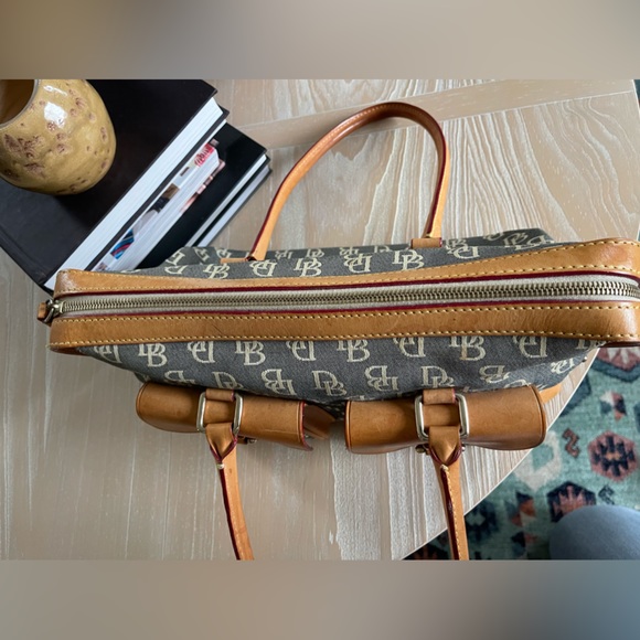 Dooney & Bourke| Tan & Gray Logo Satchel with Double Pocket Lockā¢ā¢ā¢Y2k style - Picture 10 of 17